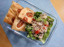 Focaccia z pomidorkami i sa...