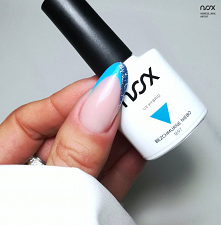 W ostatnich dniach pogoda nas nie rozpieszcza, dlatego mamy dla Was... Bezchmurne Niebo! Przynajmniej na pazurkach możemy je pooglądać. 