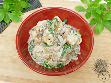 Tortellini w kremowym sosie z pieczarkami i karmelizowaną cebulą
Link do przepisu w tagach