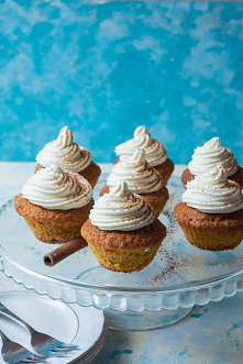 Muffinki marchewkowe z kremem śmietankowo-cynamonowym