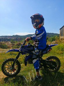 Kazdy ma jakieś hobby.... W kraju gdzie 80% dzieci rodzice chcą wprowadzić ich w świat piłki nożnej, mój syn zdecydowal sie pójść w inny lecz Bardzo niebezpieczny sport mial 5 l...