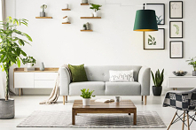 Plafon TAMPA GOLD skupia w sobie nowoczesny design z funkcjonalnością. Ruchome ramię lampy daje możliwość dostosowania kąta padania światła, rozwiązanie to ułatwia codziennie fu...