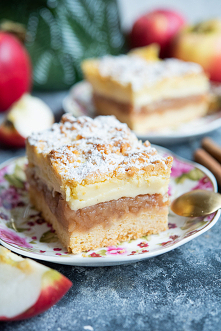 Szarlotka z budyniem