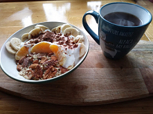 Dzisiaj leniwe śniadanie czyli owsianka pomarańczowo orzechowa i kawa. Przepis w linku.