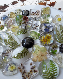 Tworzę biżuterię z żywicy inspirowaną naturą, zapraszam #kaboszonyhandmade #kaboszony #kaboszonyzżywicy #resinlovecommunity #resinlove #resinlover