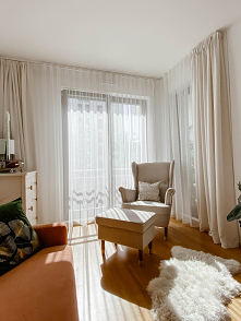 Zasłony w materiale MIESZKANIE MARZEŃ MM12 u Sandry z profilu EXPLORINGINTERIORS (Instagram). Zasłony są szyte na haczykach flex, dzięki czemu pięknie się układają a ich długość...