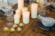 Meble rustykalne z litego drewna sosnowego w blasku świec.
Stół woskowana z kolekcji Cauntry poddany procesowi strukturyzacji. Dostępny na stronie internetowej.
#meblewoskowane ...