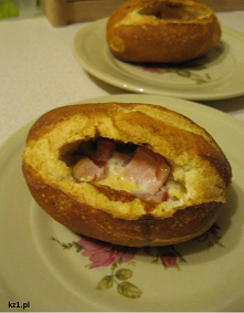 Bułeczki z jajecznicą w środku.