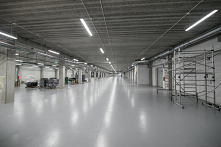 Równomierne doświetlenie otwartych przestrzeni - jest szalenie ważne, by zapewnić przestrzeń bezpieczną do pracy. Skorzystaj w tej kwestii z wiedzy firmy Luxon.