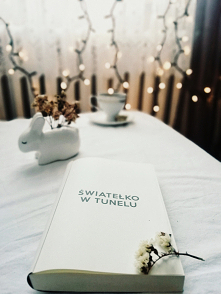 Czytaliście już "Światełko w tunelu"?
Zapraszamy na naszą nową recenzje na Instagram sisters_as_books