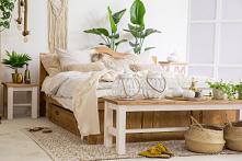 Drewniana sypialnia w stylu rustykalnym wykonana z litego drewna sosnowego, elegancja i styl.
#meblewoskowane #drewno #mebledrewniane #vintage #sypialnia #łóżko #wnętrza #aranaż...