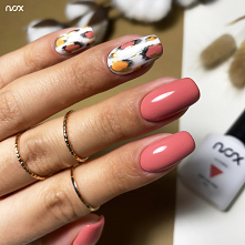 W dzisiejszej stylizacji króluje Indyjski Róż, a towarzyszą mu Miś Polarny i wzorki wykonane z Czarnej Perły i Pomarańczowego Sorbetu! Jak Wam się podoba takie połączenie? Dajci...