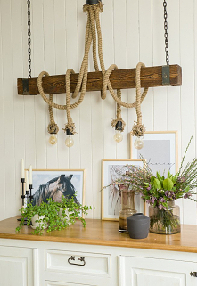 Drewniane sznurowe lampy przełamują pewną konwencję,
nadając pomieszczeniu unikatowy wygląd.#meblewoskowane #drewno #mebledrewniane #lampa #wnętrza #aranażacje #sznur #belka #bo...