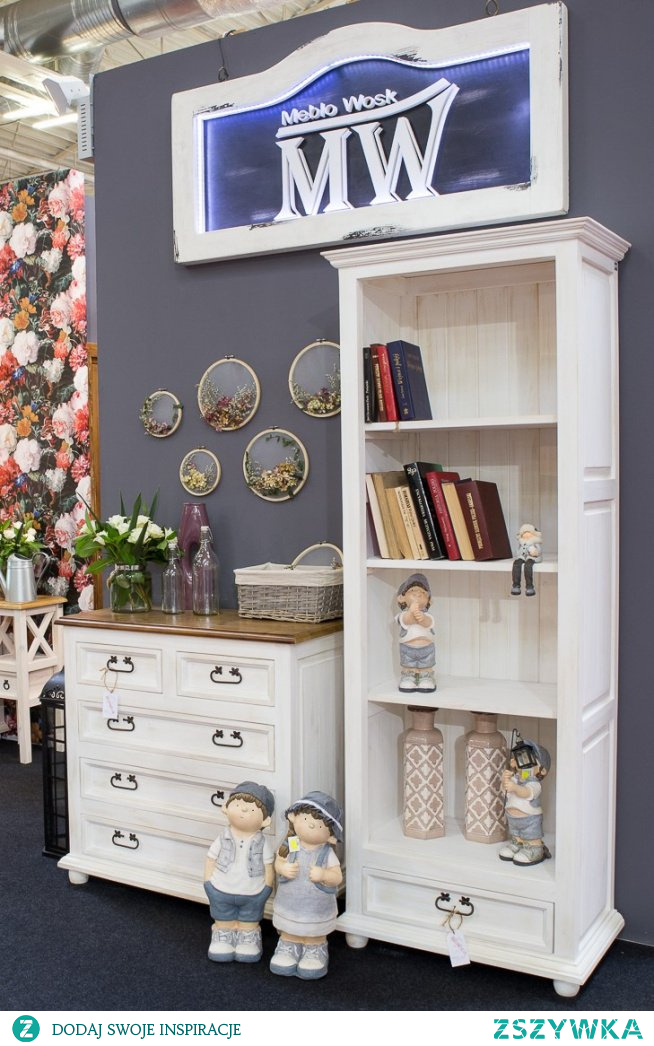 Regał na książki w stylu rustykalnym, wykonany z litego drewna sosnowego. Właściwe przechowywanie książek to taki święty Graal wśród bibliofilów. #Wystrójwnętrz #Stylizacja #Rękodzieło #Wnętrze #Meble #Dodatki #Diy #Inspiracja #Wnętrza #Pomysły #Dom