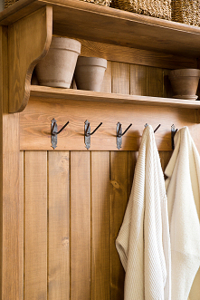 Drewniana garderoba do przedpokoju z wieszakiem i szafką na buty.Szafka na buty.Wieszak z półką na ubrania.
#Dodatki #Stylizacja #Meble #garderoba #szafkanabuty #Wystrójwnętrz #...