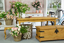 Drewniany regał na książki, rustykalna skrzynia drewniana, stół drewniany w stylu rustykalnym, drewniana komoda rustykalna sosnowa do salonu. 
#Meble #komoda #stół #regał #skrzy...