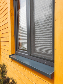 Moskitiery w domku wypoczykowym to zdecydowanie konieczność!
Właściciele Chillout House w Serwach zamontowali we wszystkich oknach moskitiery okienne na wymiar, w kolorze antrac...