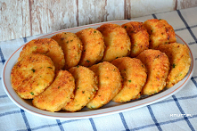 Pysznie doprawione, smażone na złoto, pachnące kotlety. Można je podawać jako samodzielne danie, albo z ulubionym sosem i surówką.