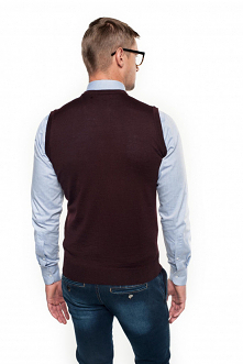 Zobacz najnowsze kamizelki męskie z dzianiny na Eye For Fashion.