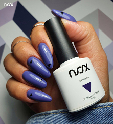 Jagodowy Mus to propozycja stworzona dla wszystkich fanek fioletów, które cenią uniwersalność i elegancję w jednym! Jak Wam się podoba ozdobiony subtelnymi serduszkami? 