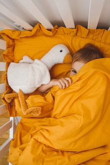 Pościel niemowlęca to nowość w Naszych Domowych
Pieleszach. Bawełniana pościel w pięknych kolorach: miodowy i brudny róż z falbanką.