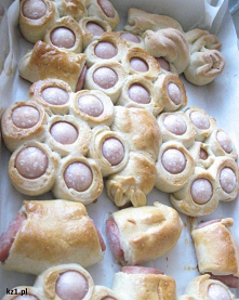 Kilka przepisów na dania z wykorzystaniem parówek.