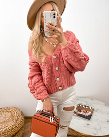 Kardigan koralowy z biżuteryjnymi guzikami