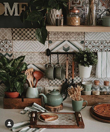 w odcieniach zieleni i brąz...