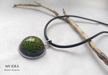 zawieszka z zatopionym w żywicy chrobotkiem, zapraszam