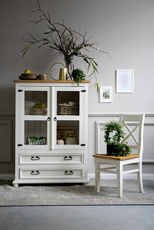 Drewniana komoda biała