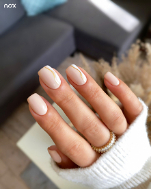 Karmel to propozycja na bardzo uniwersalny manicure, który w połączeniu z bogatymi zdobieniami umożliwia utworzenie niezwykle eleganckich paznokci! Jak Wam się podoba? 