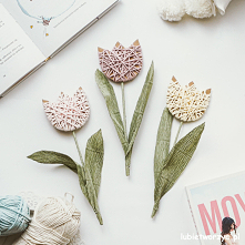 Tutorial ukazujący sposób wykonania tulipanów z wykorzystaniem kartonu, wełny i bibuły włoskiej ;)