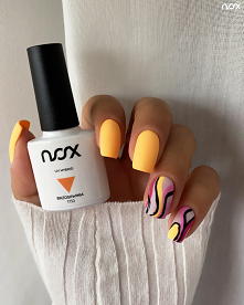 Brzoskwinia pokryta matowym topem to pomysł na niezwykle efektowną stylizację, która świetnie dopełni sportowe kreacje! Pamiętajcie, że z kodem #dzienmamy2022 kupicie wszystkie ...