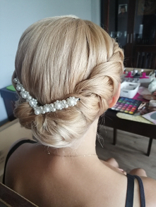 Upiecie na bardzo krótkich gęstych włosach