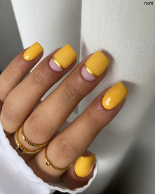 Meteorologiczną jesień witamy musztardowym kolorkiem, czyli Bursztynową Komnatą! Jak Wam się podoba w tej formie? 