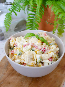 Sałatka z tortellini i jajkiem