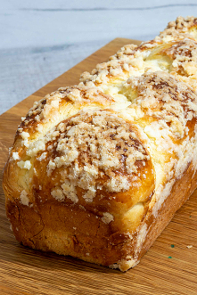 Chałka drożdżowa z kruszonk...