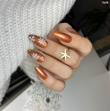 Weekend rozpoczynamy z przytupem! W roli głównej Superstar, czyli miedziany lakier hybrydowy z drobinkami brokatu! 