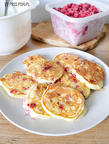 Cudowne w smaku, delikatne i puszyste placuszki jogurtowe z malinami to idealny pomysł na śniadanie, kolację czy słodki deser. Do ich przygotowania można wykorzystać różne sezon...