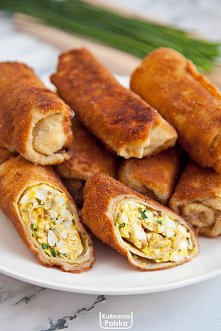 Te krokiety w środku kryją niezwyczajny farsz jajeczny. Już jakiś czas temu zapisaliśmy sobie ten przepis, teraz wreszcie postanowiliśmy go wypróbować. Krokiety wyszły przepyszn...