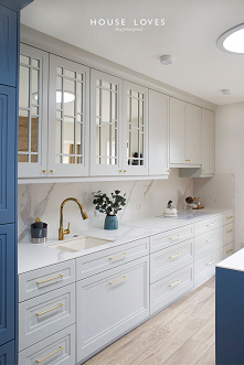 Kolejny projekt HOUSE LOVES został ukończony. Tym razem prezentuję Wam elegancką kuchnię z projektu NAVY w klasycznym stylu, która łączy w sobie nie tylko dwa kolory: granatu i ...
