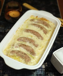 Biała kiełbasa zapiekana w sosie chrzanowym - Księga Smaku
Bardzo sycąca i smaczna do tego prosta i szybka w wykonaniu - przepis na białą kiełbasę zapiekaną w aksamitnym sosie c...