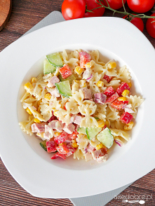 Sałatka z makaronem i szynką