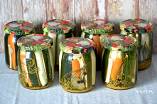 Pyszne cukinie w słoiku.