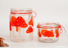 Tutorial ukazujący sposób wykonania ślicznego świecznika z motywem muchomorów za pomocą techniki decoupage ;)