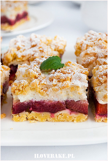 Kruche ciasto ze śliwkami i bezą