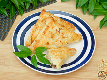 Pierożki z nadzieniem śledziowym i śliwką